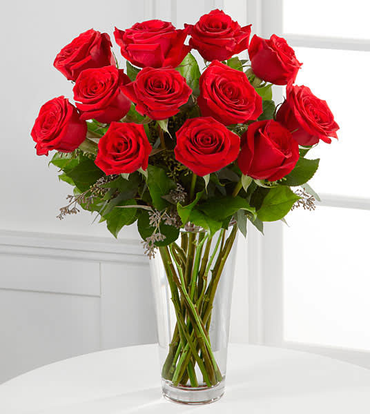 Bouquet of red roses in a clear glass vase