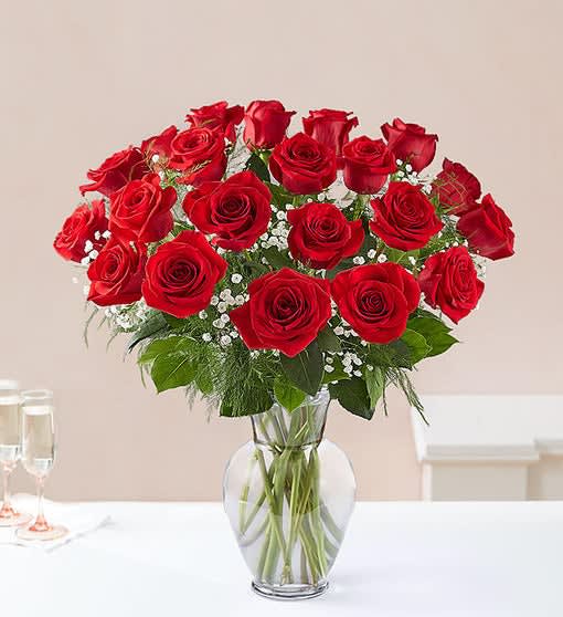 Bouquet of red roses in a clear glass vase