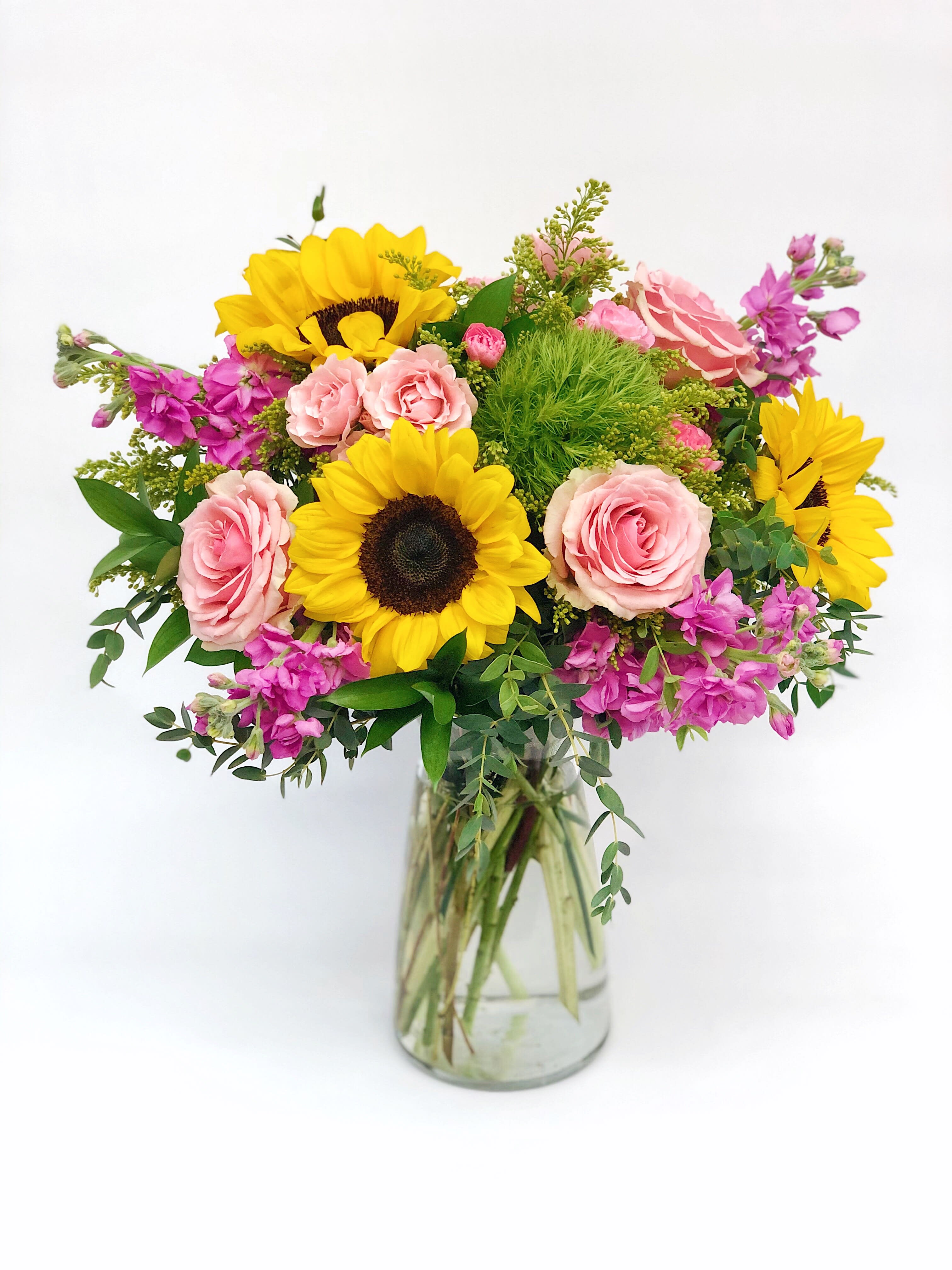 Vase arrangement bright - If You want bouquet with a twist, choose our flower boxes. We have wood boxes for rustic looking arrangements, or hat boxes for a more elegant look. It’s a beautiful and convenient way. Flowers in boxes don’t need vases. That makes it perfect for transportation and keeping flowers hydrated and secure.