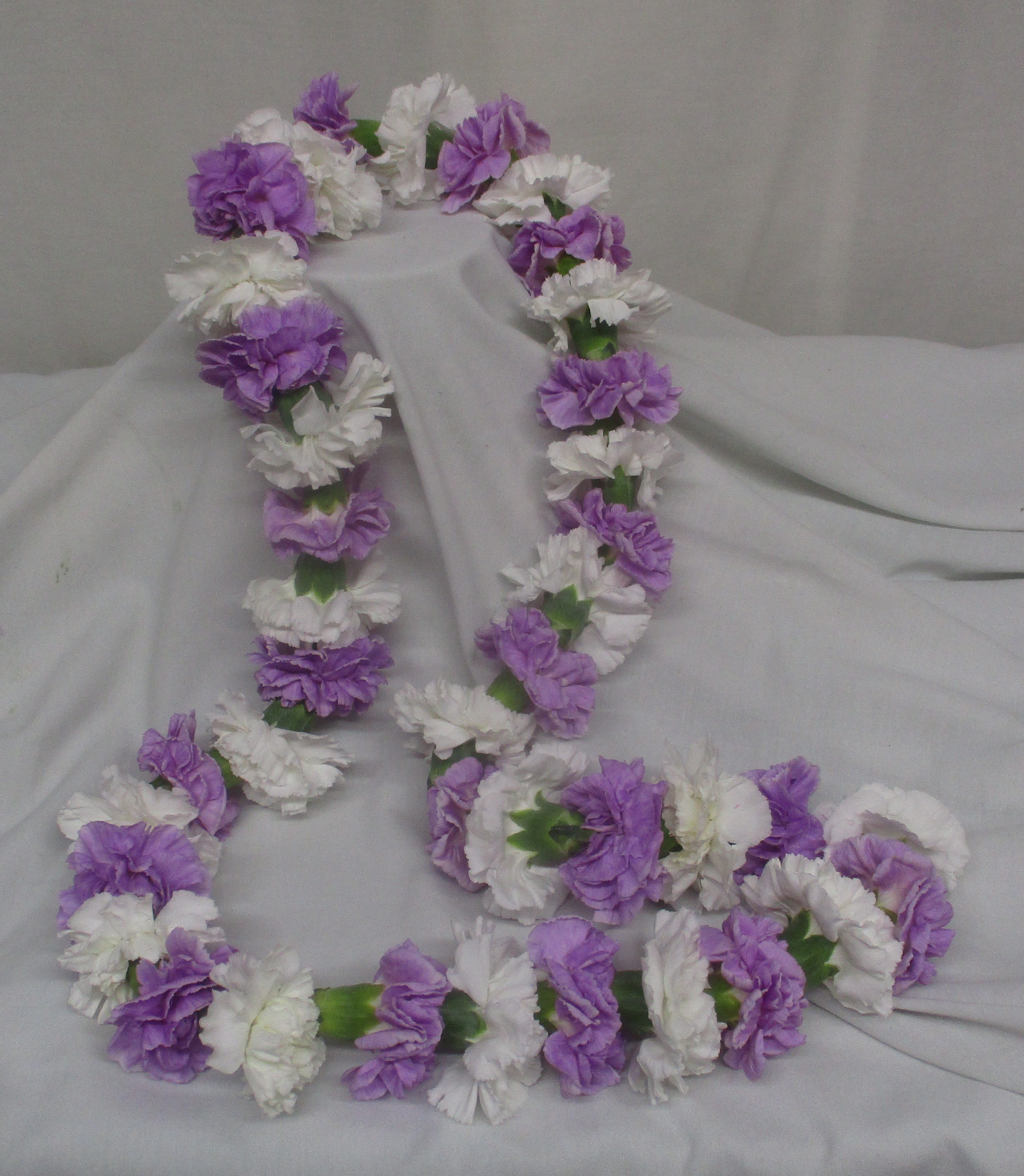 Lei - Flower Lei - This traditional Floral Lei will delight any graduate in your life!  It can be designed in any combination of colors to suit your needs.
