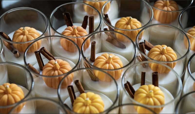 Pumpkin Latte Soy Candle - The pumpkins are scented with premium phthalate-free fragrance oil, a yummy pumpkin latte scent with a hint of cinnamon to spice it up. It’s definitely one of our favorite fall scents! It also comes in two styles, one classic pumpkin and one with an evil face!i  Light this candle to instill the sweet fragrance in your home or use it as a Fall decor piece.  Each candle is carefully handcrafted in small batches in Burnaby, BC, Canada. Hand-poured into elegant food-grade and heat-resistant clear glasses. The natural cork lid makes it easy to complement any decor style.    Dimensions: about 10cm tall and 7.5cm in diameter   Burt time 35-40hrs Details •  Made in Canada •  Dimensions: 3.1″ x 3.9″ (8 x 10 cm) •  Weight: 14.1 oz (400 g)