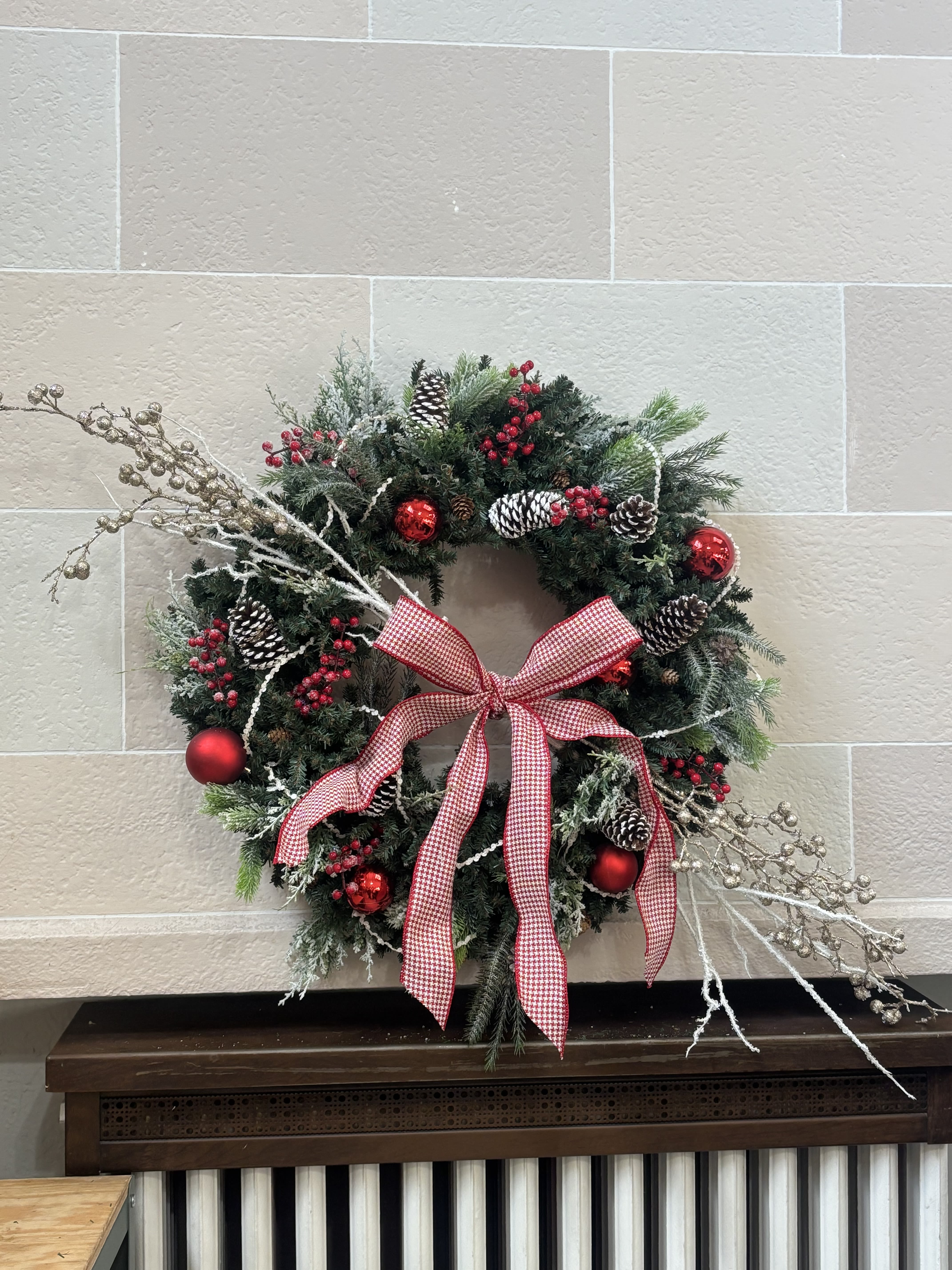 Showstopper Wreath - A large artificial wreath for Christmas. 