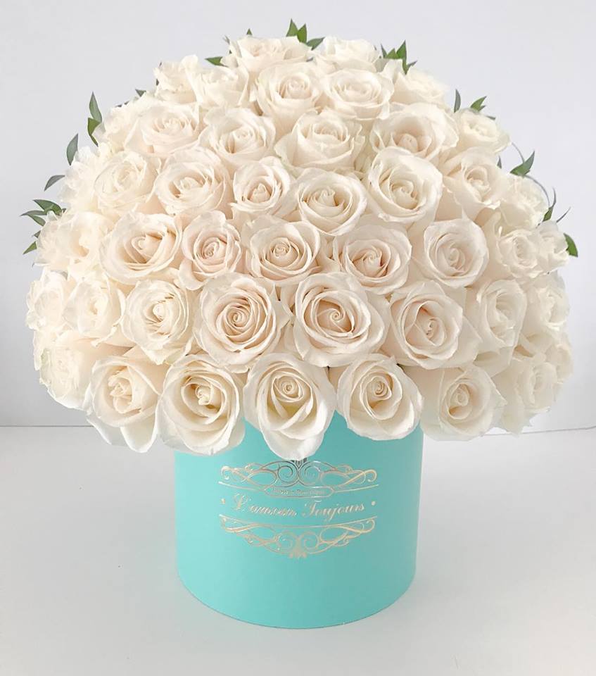 White rose bouquet in a turquoise hat box