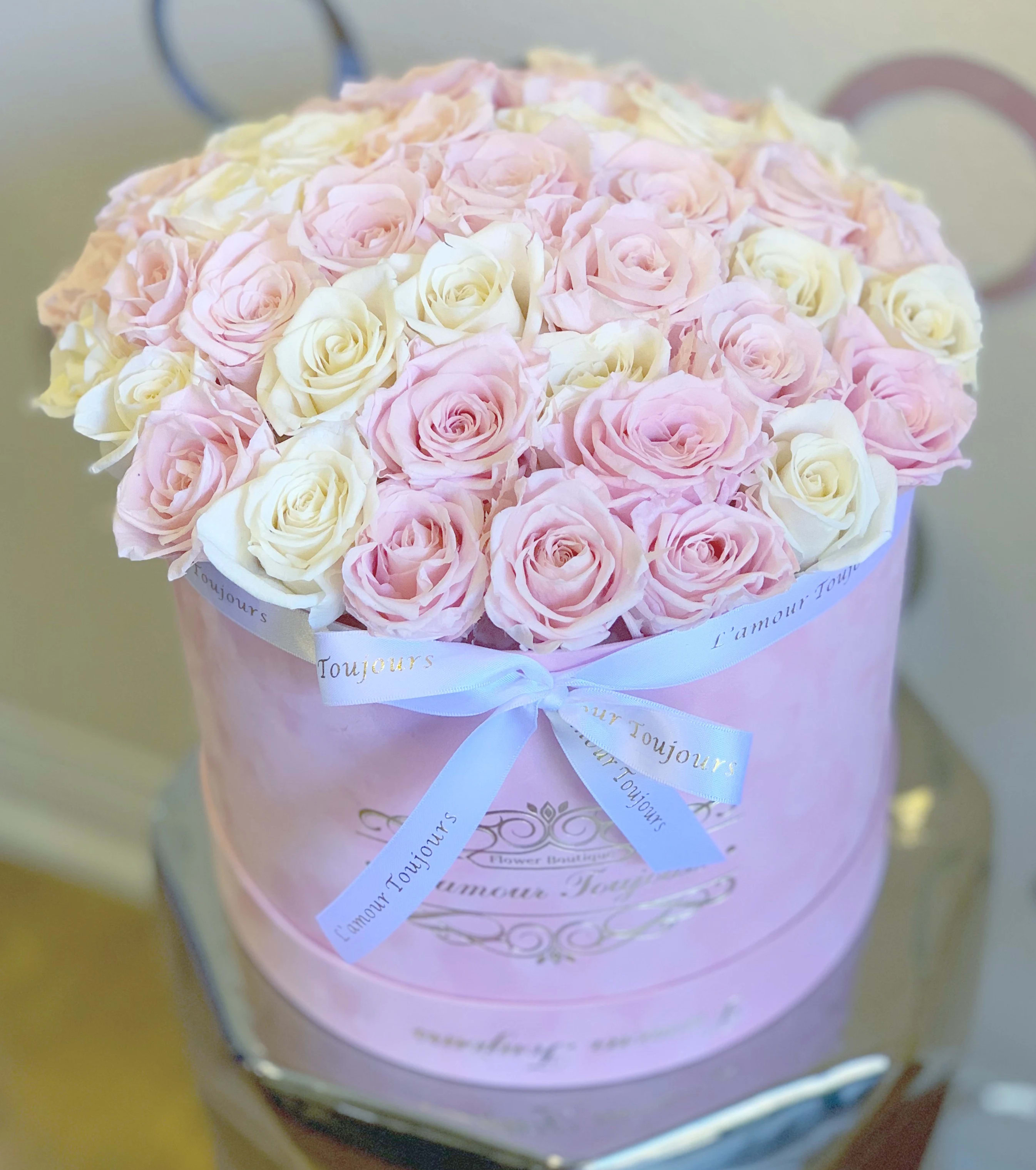 Everlasting Pink&amp;White Signature Box - Real Roses that last up to 3 years - • Everlasting roses are preserved real roses that last up to 3 years! By treating fresh roses with a unique method these roses become long lasting and keep their natural beauty, structure and softness.  • Make a statement with our exquisite Ecuadorian real roses that bring uniqueness and sophistication to life.  • Send stunning roses to your loved ones, a wife, a husband, a parent or a friend to let them know you remembered their special day.  • Zero maintenance required: Everlasting roses hold tenderness and a natural fresh look, with no maintenance required. 