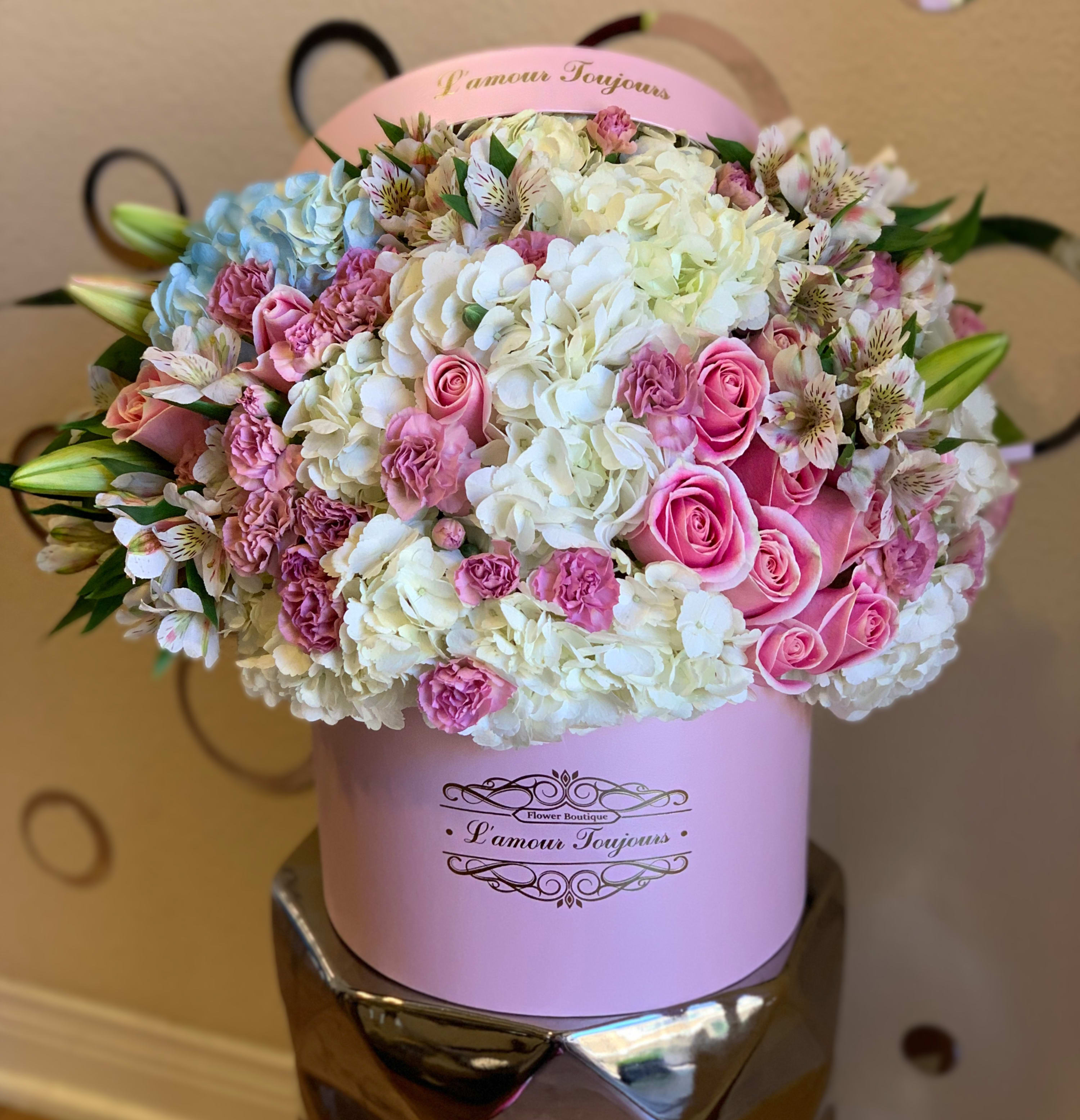 Pink and white bouquet in a round hatbox