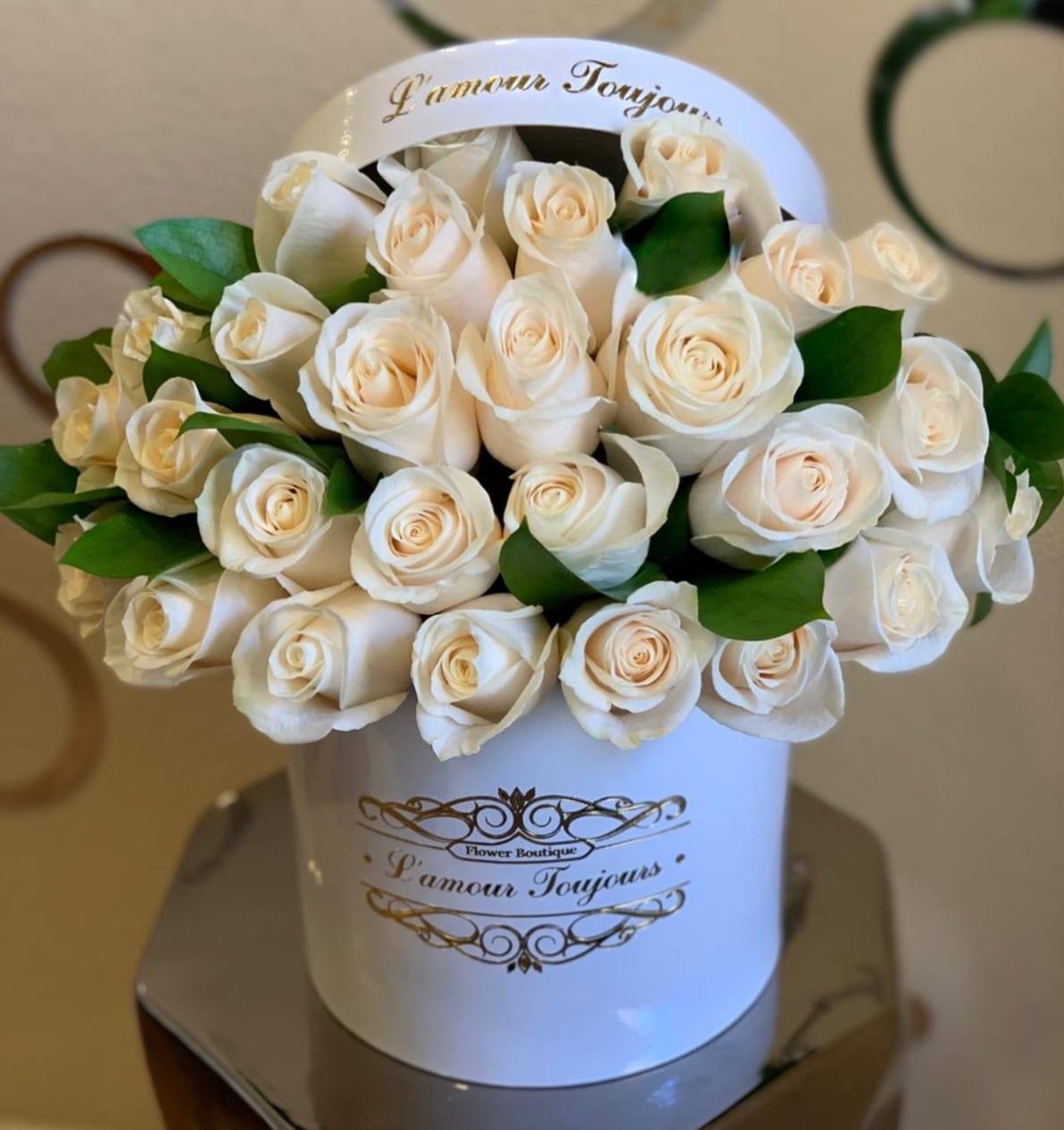 La Fleur Signature Box - 25 Premium White Roses