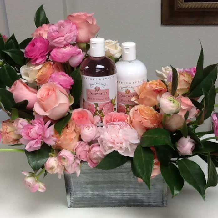 Sweet Moments - Enjoy a relaxing bath/shower with this sweet pampering gif box filled with beautiful flowers.