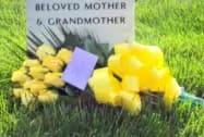  YELLOW ROSE TOUCH [TT-ANC8Y] - YELLOW ROSE TOUCH BY TWIN TOWERS FLORIST  1 DOZEN YELLOW ROSES IN WATERTUBES WITH GREENERY TIED WITH A YELLOW RIBBON INTO A HANDTIED BOUQUET      As Shown : TT-ANC8Y 