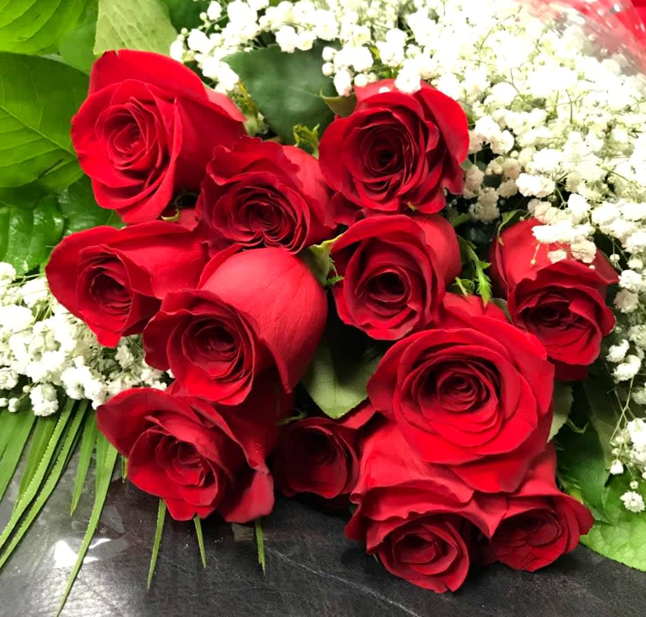 [TT-SIGWRAP]:  SIGNATURE PREMIUM LONG STEM RED ROSES WRAPPED  - SIGNATURE PREMIUM LONG STEM RED ROSES WRAPPED FOR VALENTINES BY TWIN TOWERS FLORIST  12, 18, OR 24  LONG-STEMMED PREMIUM RED ROSES, PREMIUM FILLER AND GREENERY WRAPPED IN A HAND-TIED BOUQUET WITH RED BOW    [TT-SIGWRAP]  STANDARD:  12  ROSES (SHOWN) DELUXE:  18 ROSES PREMIUM:   24 ROSES