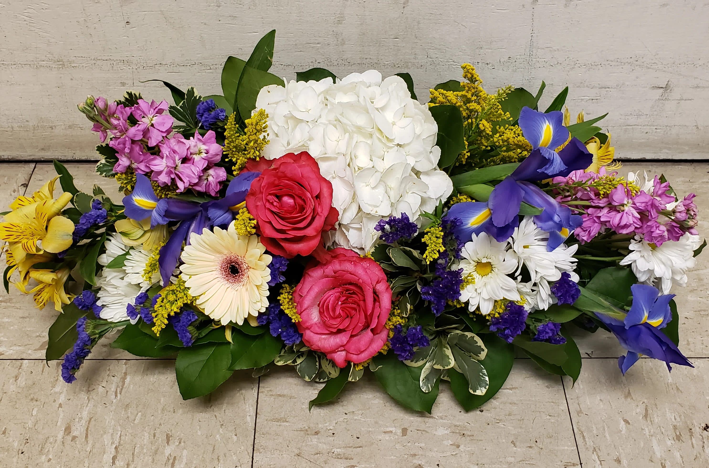 [TT-ARR178]:  ELONGATED SPRING CENTERPIECE - ELONGATED SPRING CENTERPIECE BY TWIN TOWERS FLORIST IN ARLINGTON VA