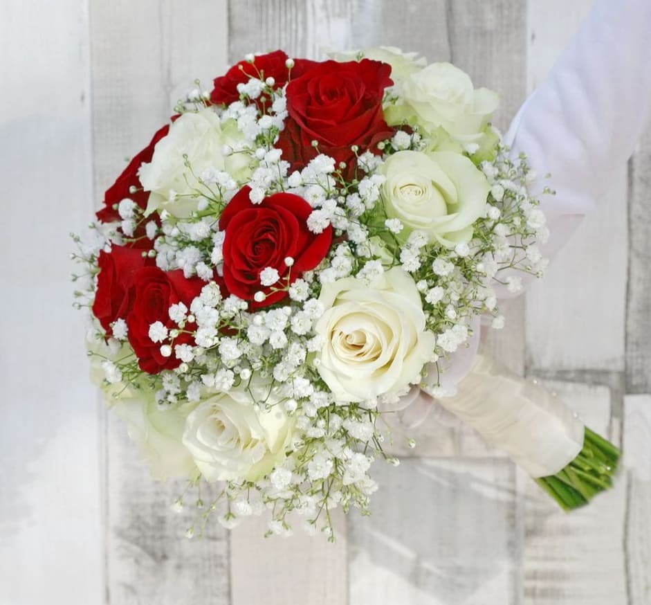 Bouquet of red and white roses with baby's breath