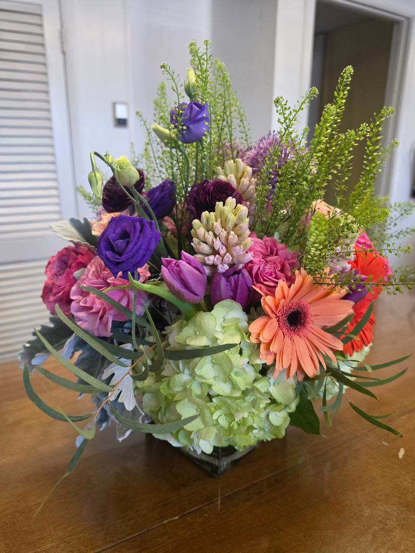Tres Chic - The name says it all... Only the finest blooms here and a best seller.