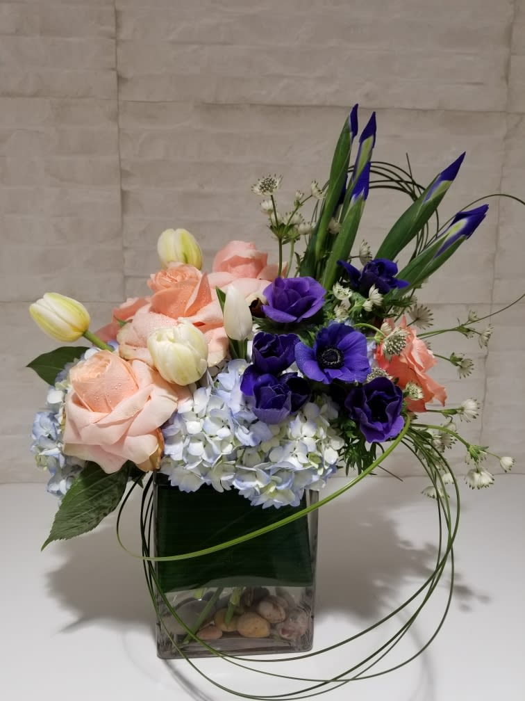 Classy  - This classy arrangement is for someone who has excellent taste. An elegant yet modern style.