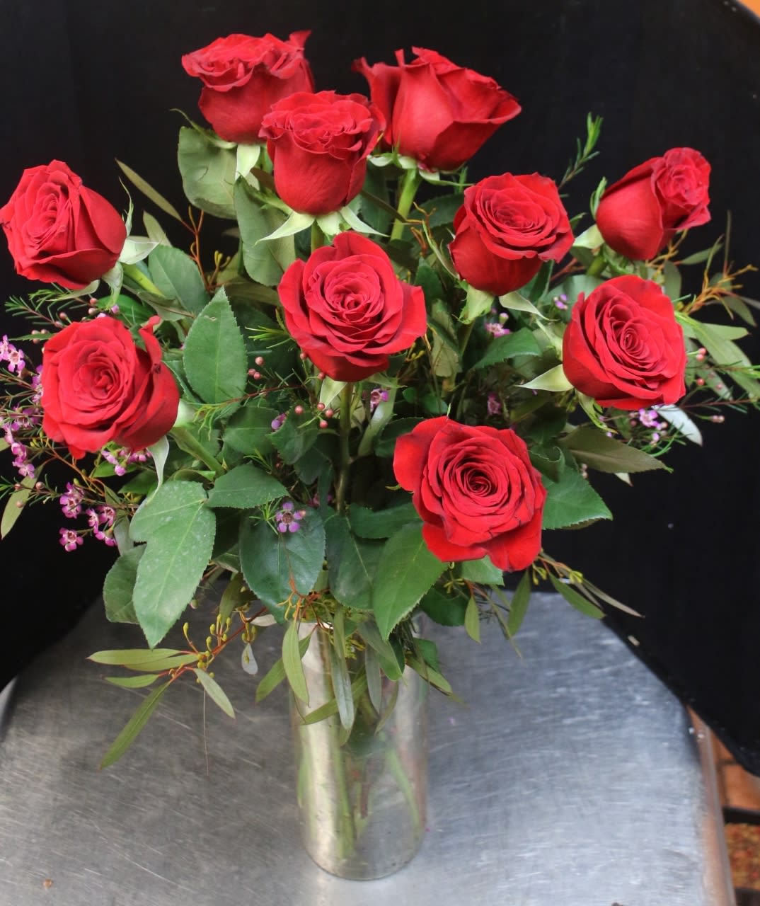 Bouquet of red roses in a clear glass vase