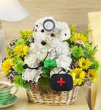 Teddy bear made of white flowers in a wicker basket with yellow daisies