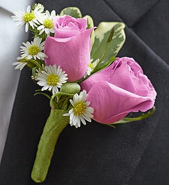 Pink rose boutonniere with small white daisies on a green stem wrap