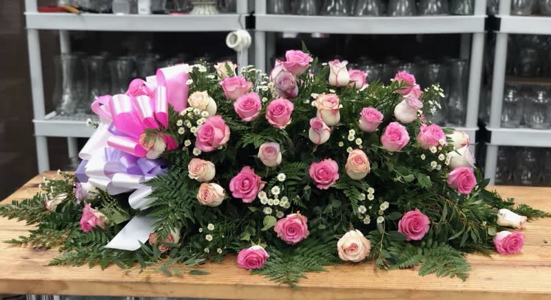 2 Hues - Light and dark pink roses