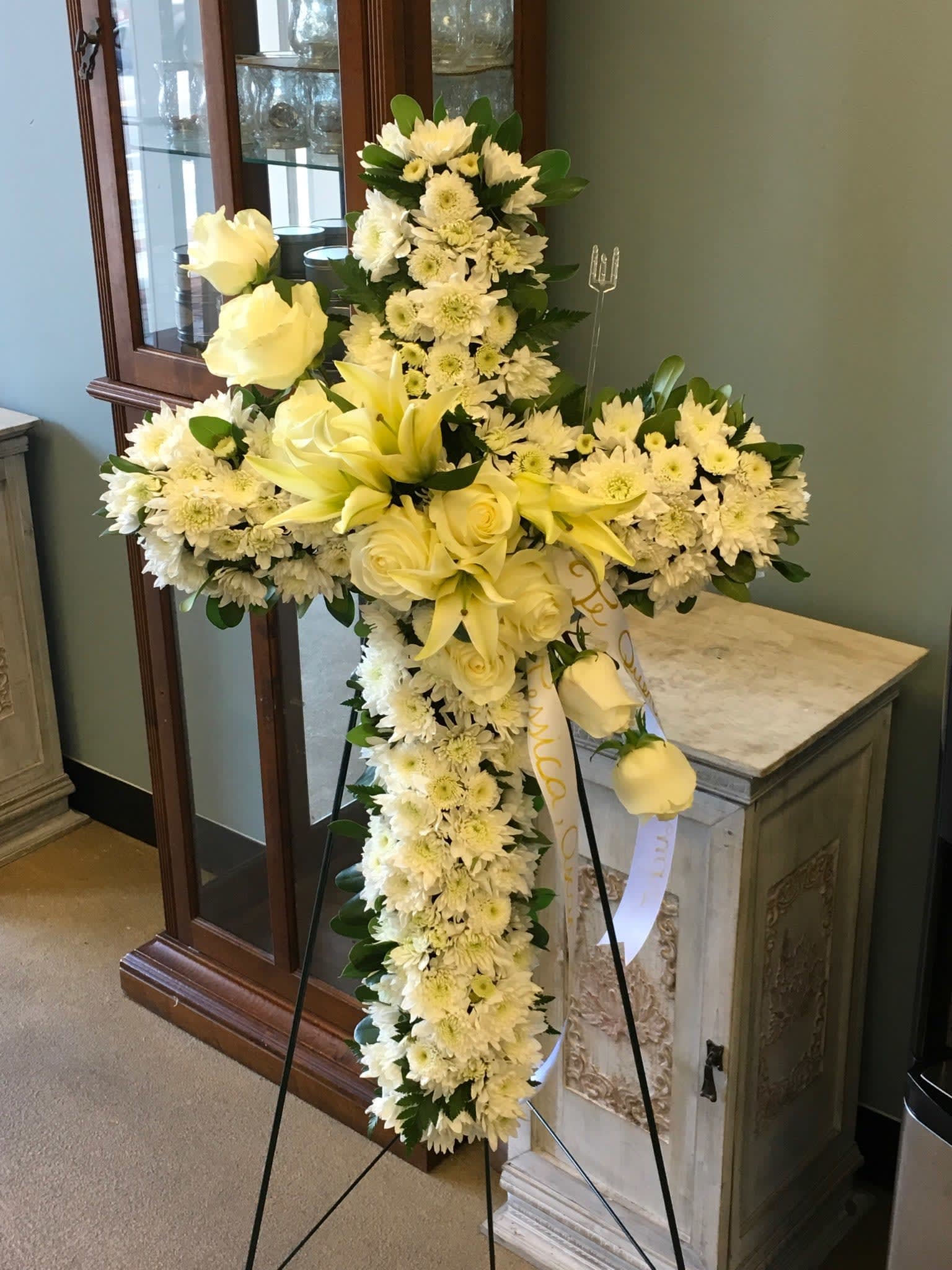 All white standing cross - Floral garden all white