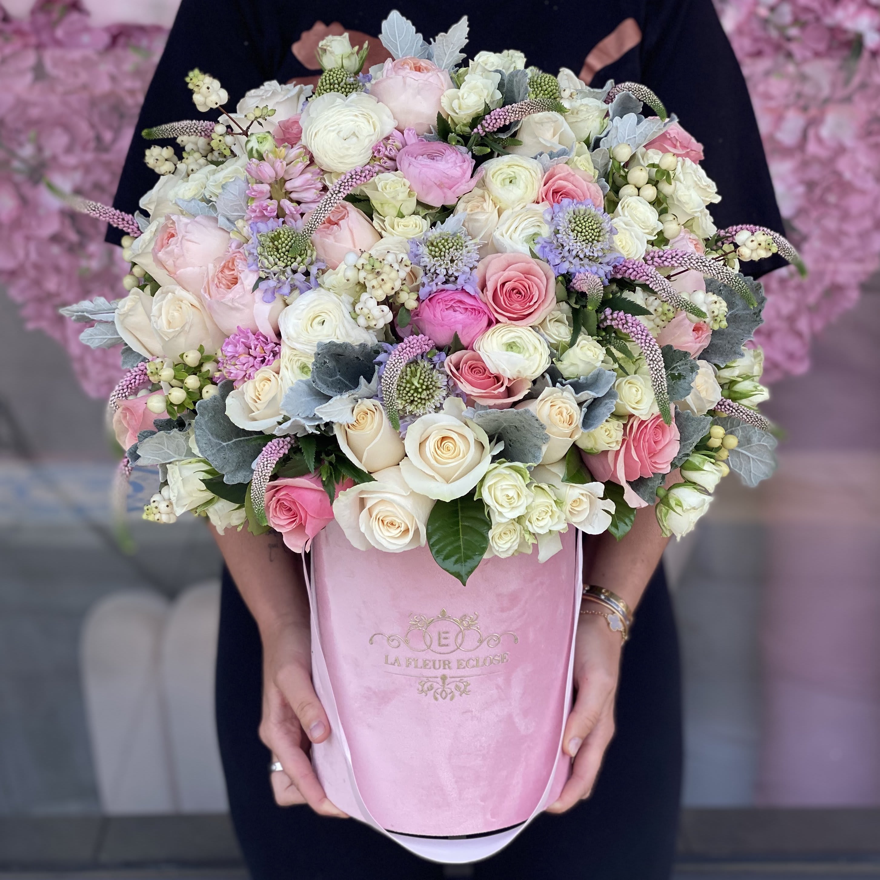 Breathtaking V - Beautiful pastels in our light pink mini box