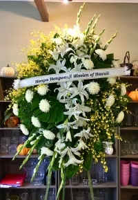 #101 Lily River Spray Wreath - White Lily, Chrysanthemum 
