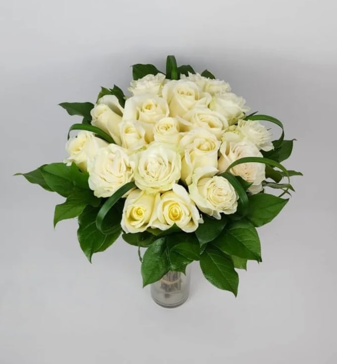 Beauty White - Hand tie bouquet with 18, 24 or 36 roses &amp; greenery. // ( Vase NOT included)