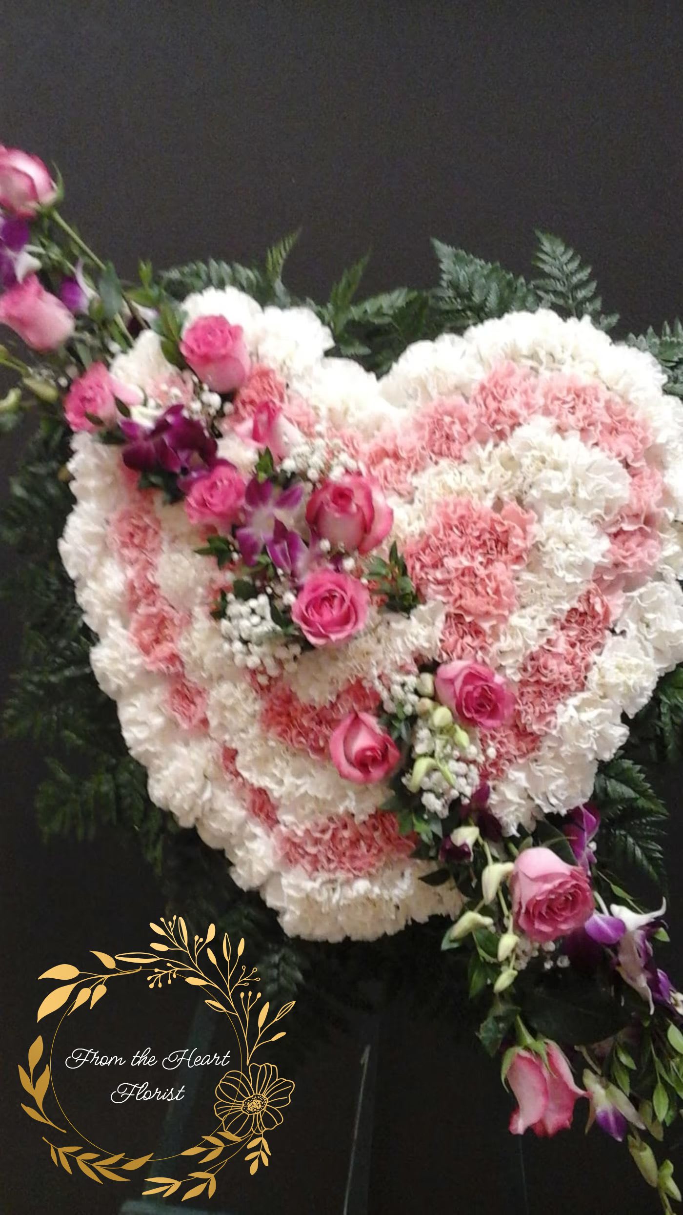 Pink and white Standing heart (FH2) - This arrangement make with pink and white carnations and lavender roses 