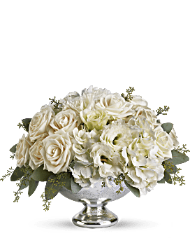 Cream rose bouquet in a clear glass vase