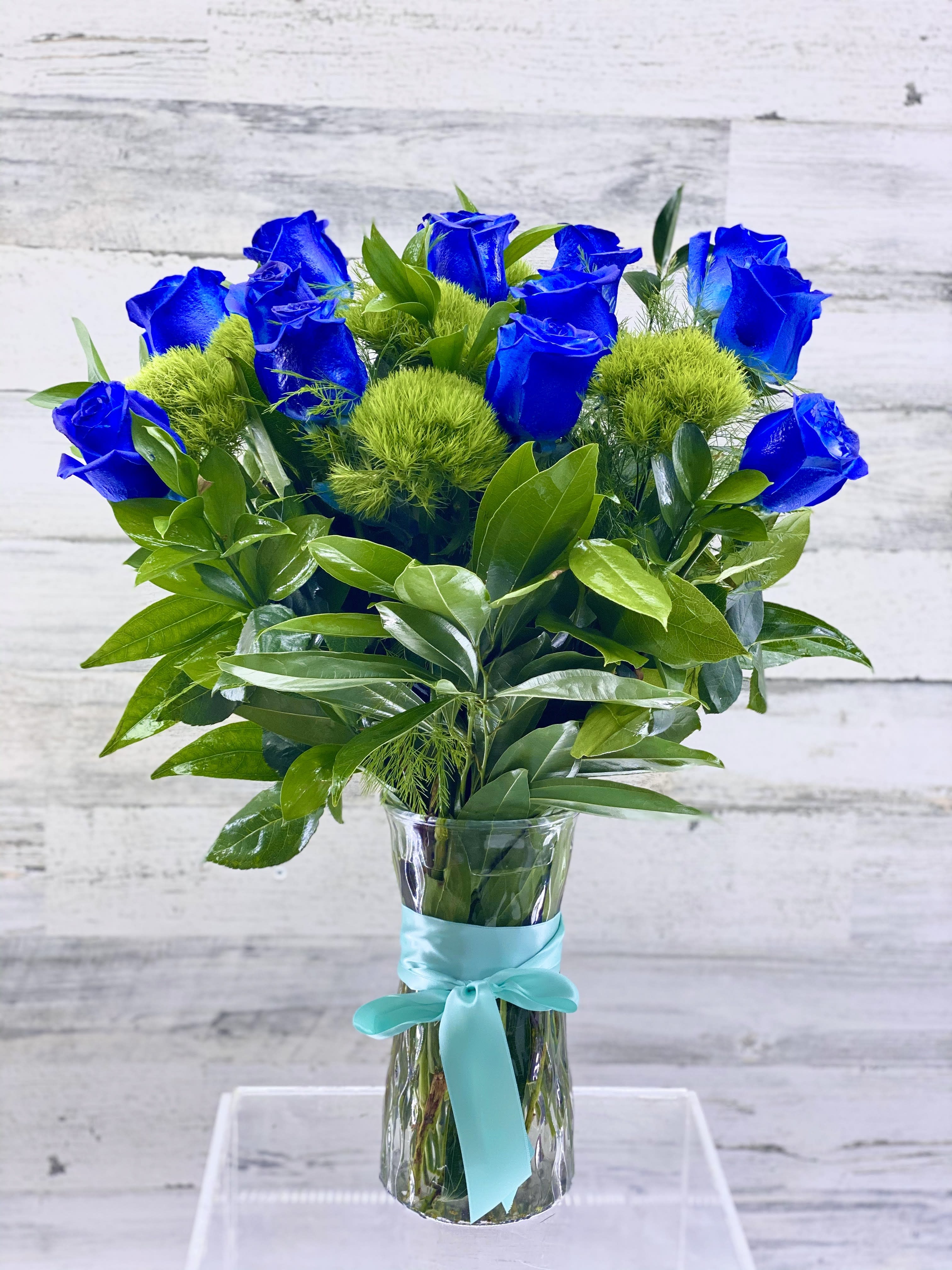 Rozana - Fresh blue dozen roses with green.