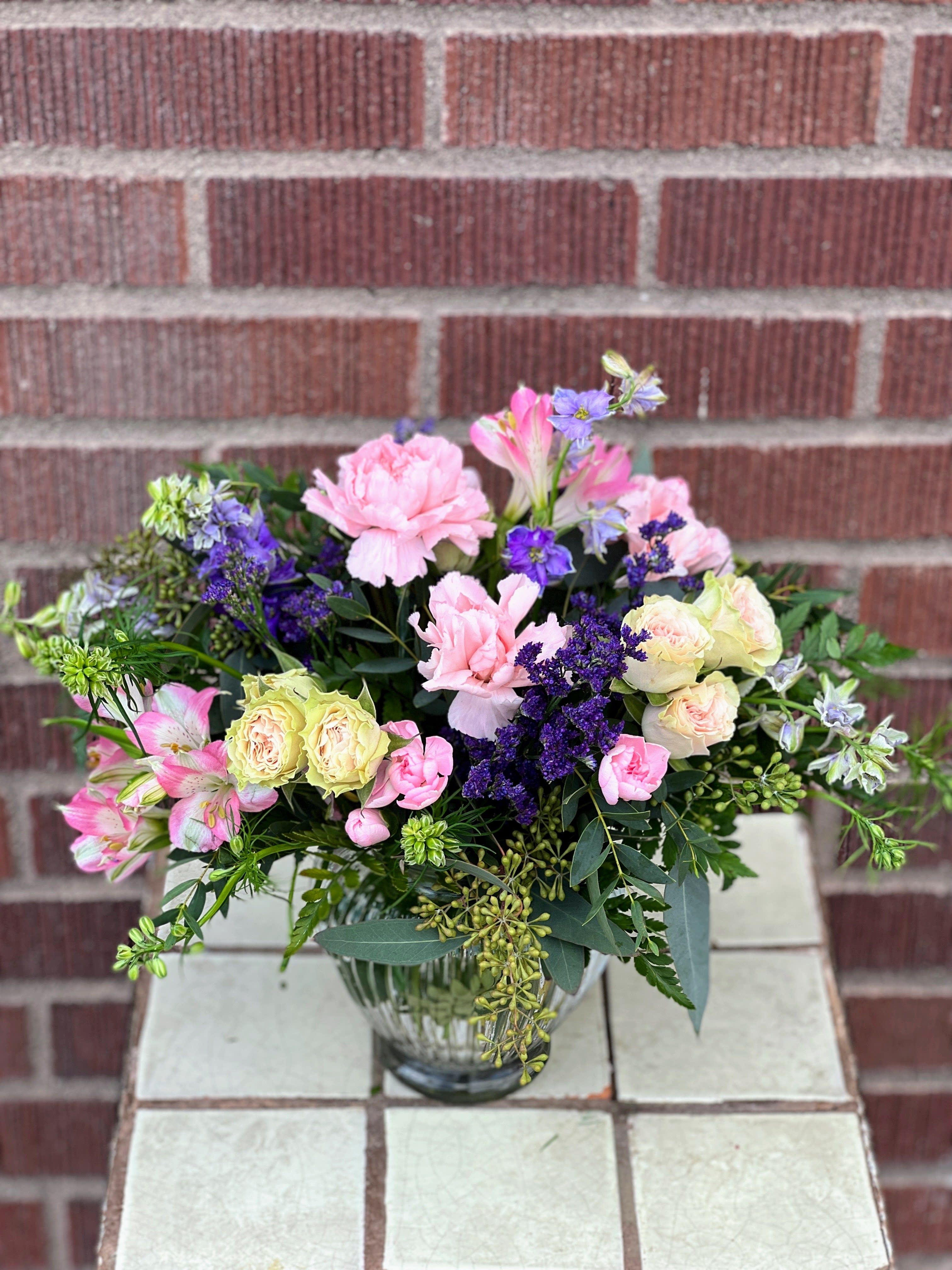 Mixed pink and purple bouquet in a glass vase