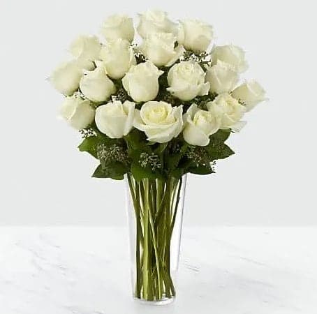 Bouquet of white roses in a clear glass vase