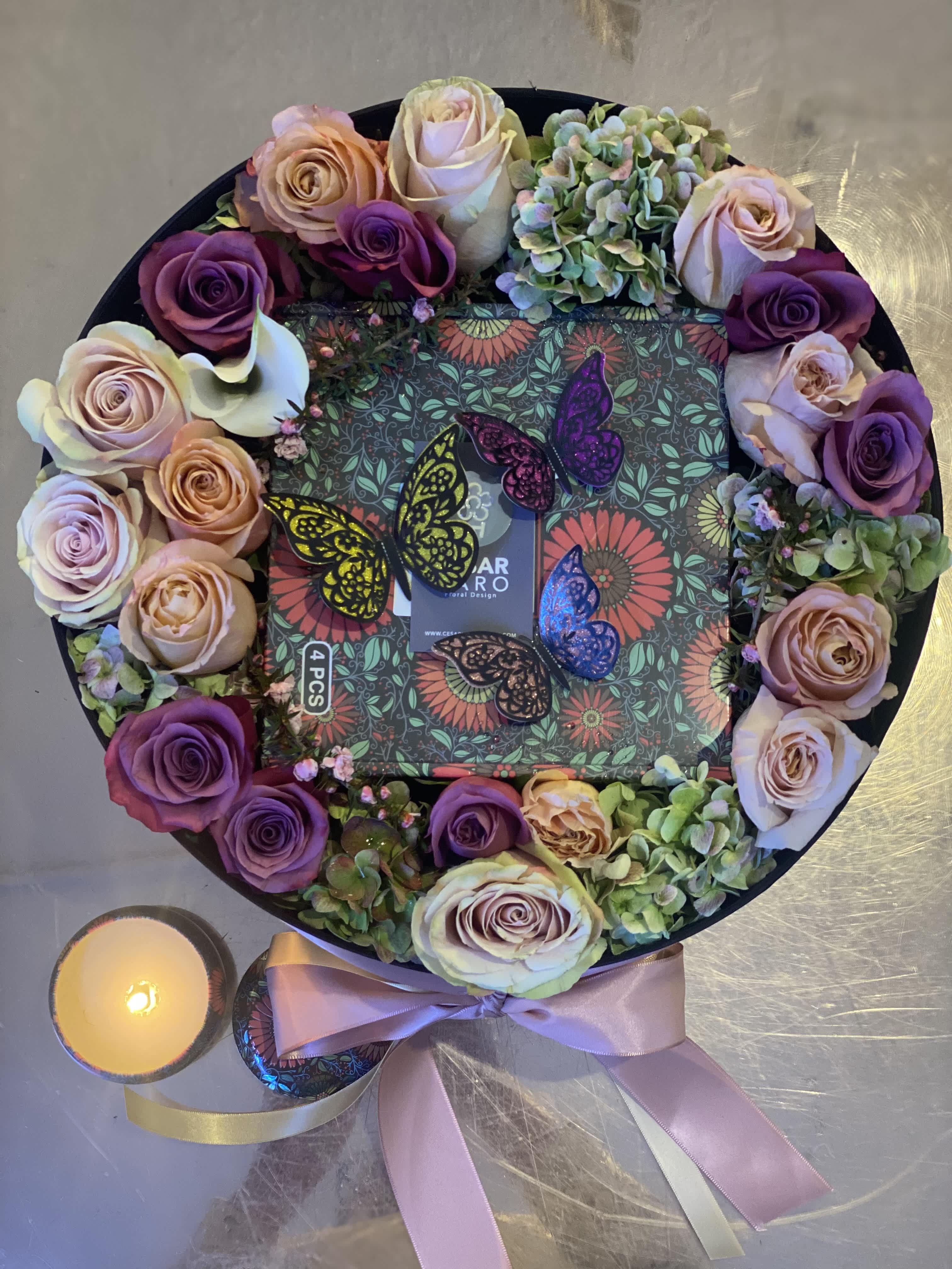 Flowers &amp; Candles  - Round box arranged with 4 scented candles and fresh flowers