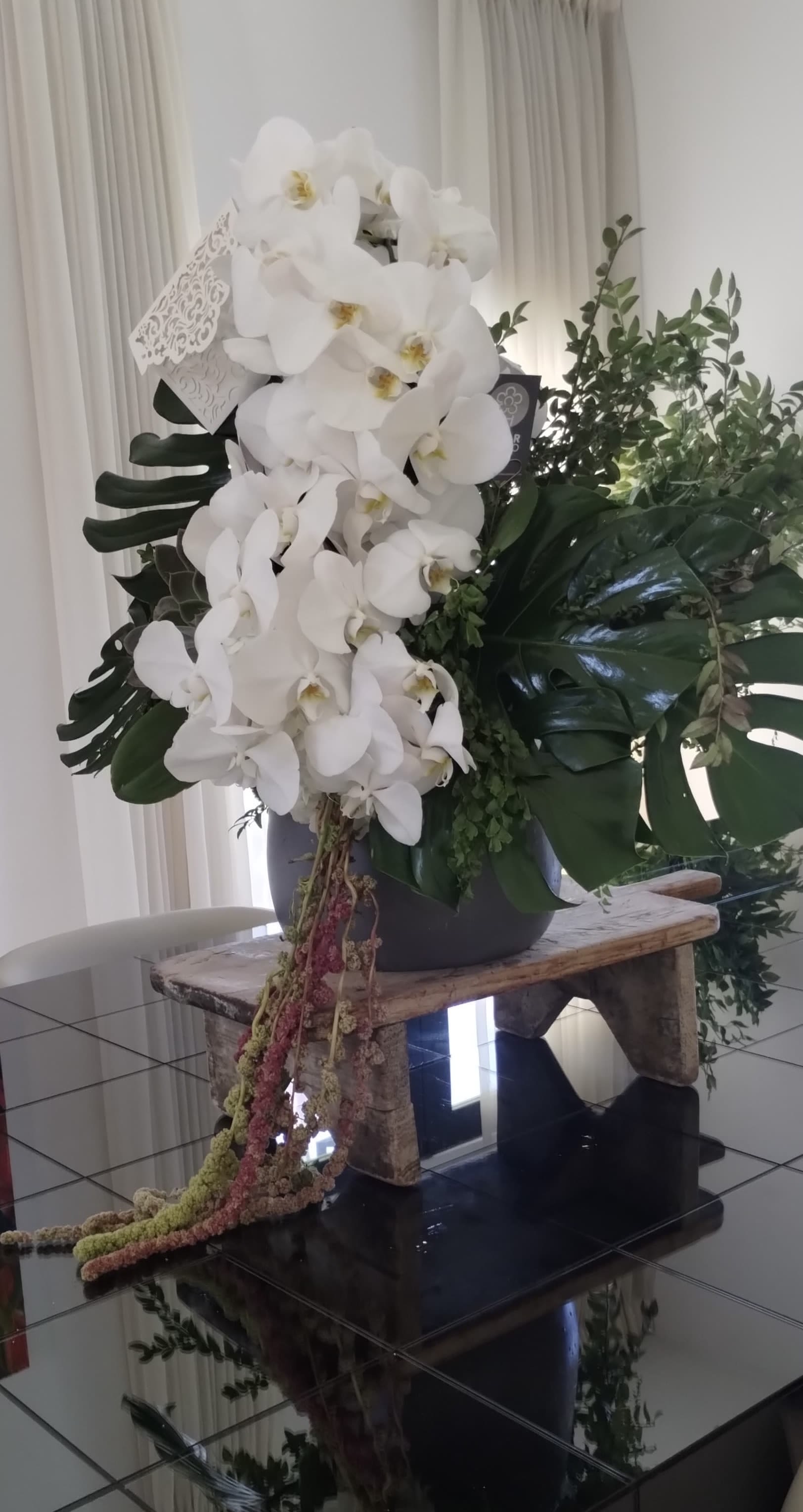 Organic Splendid - Very natural and organic look of white and green flowers 