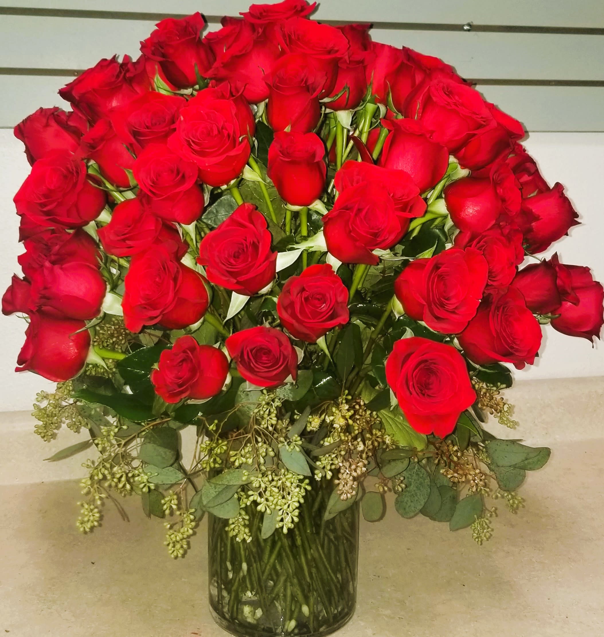 Bouquet of red roses in a clear glass vase