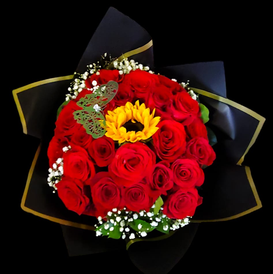 Bouquet of red roses with a yellow sunflower center