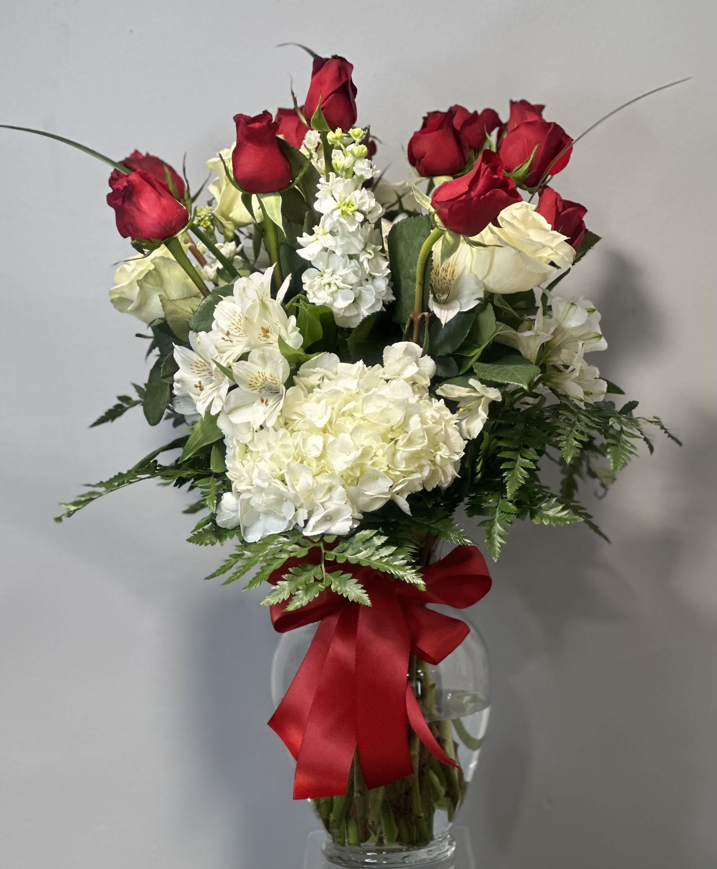 Red Rose Delight - Celebrate love with this radiant red rose bouquet, presented to perfection in a shimmering art glass vase.