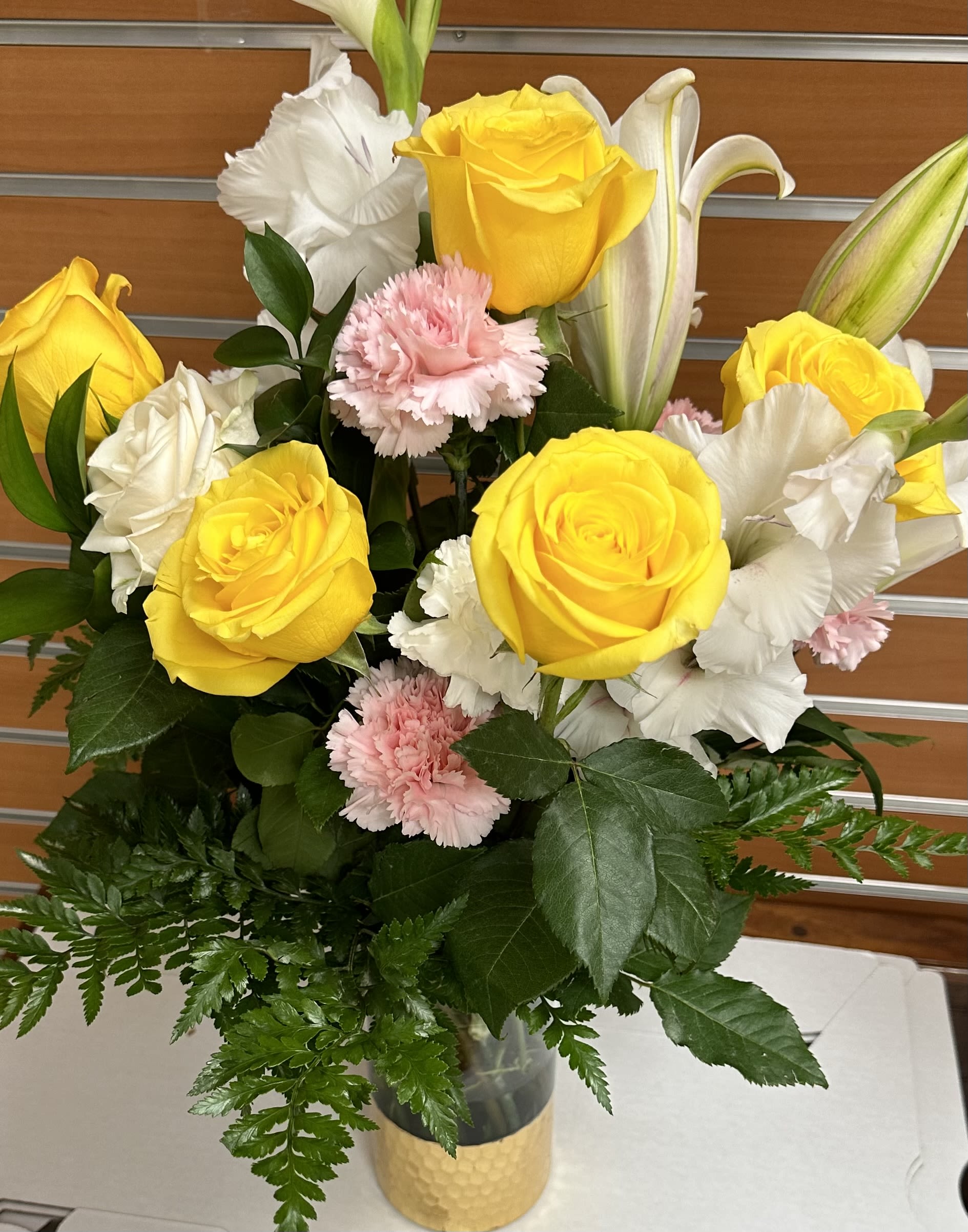 Simply Splendid by Petals 2 Go - Make a floral fashion statement with this stylish bouquet with roses and carnations