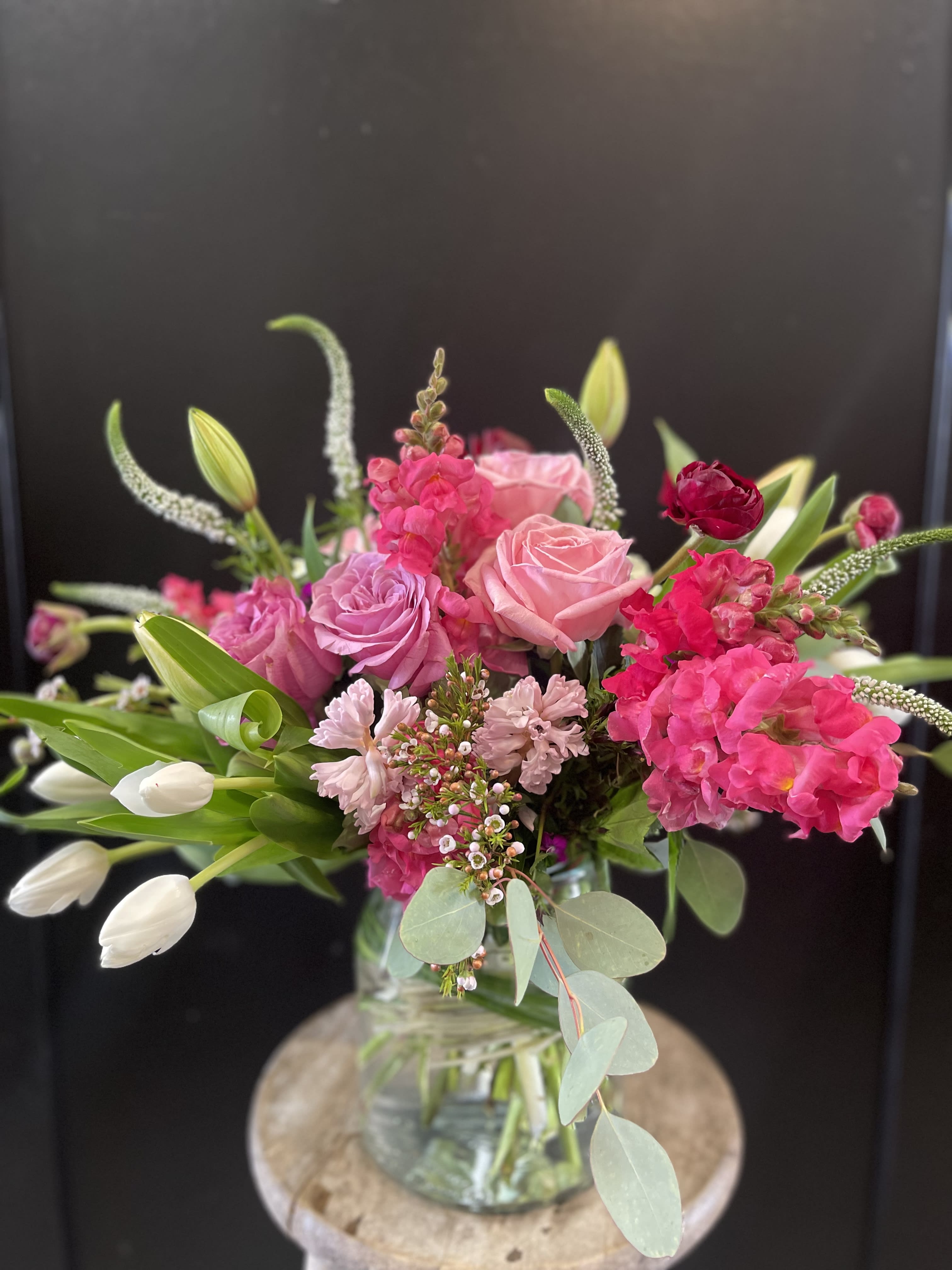 Pink and red mixed bouquet in a glass vase