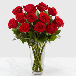 Bouquet of red roses in a clear glass vase