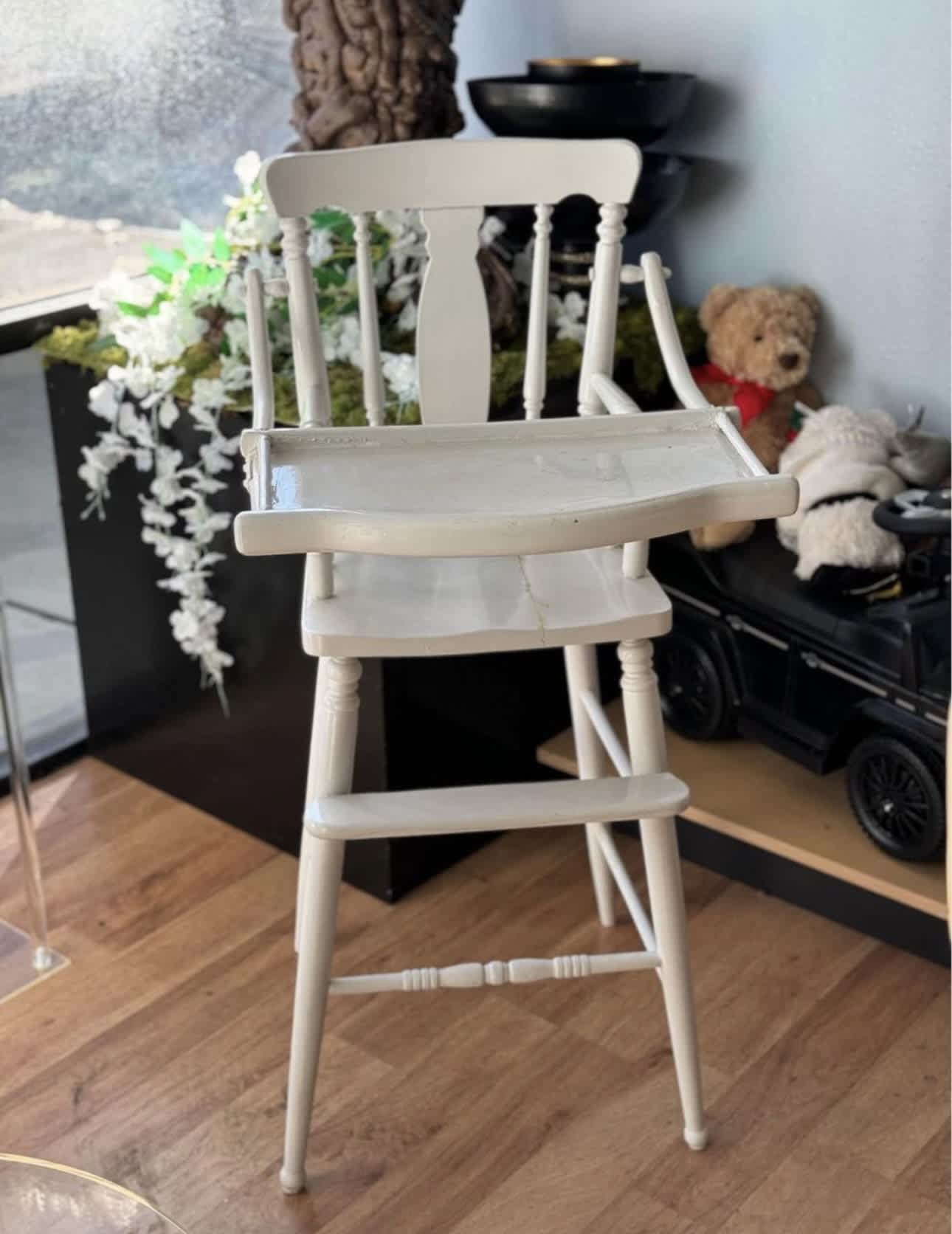 Kids High chair - high chair for rent for babies first birthday