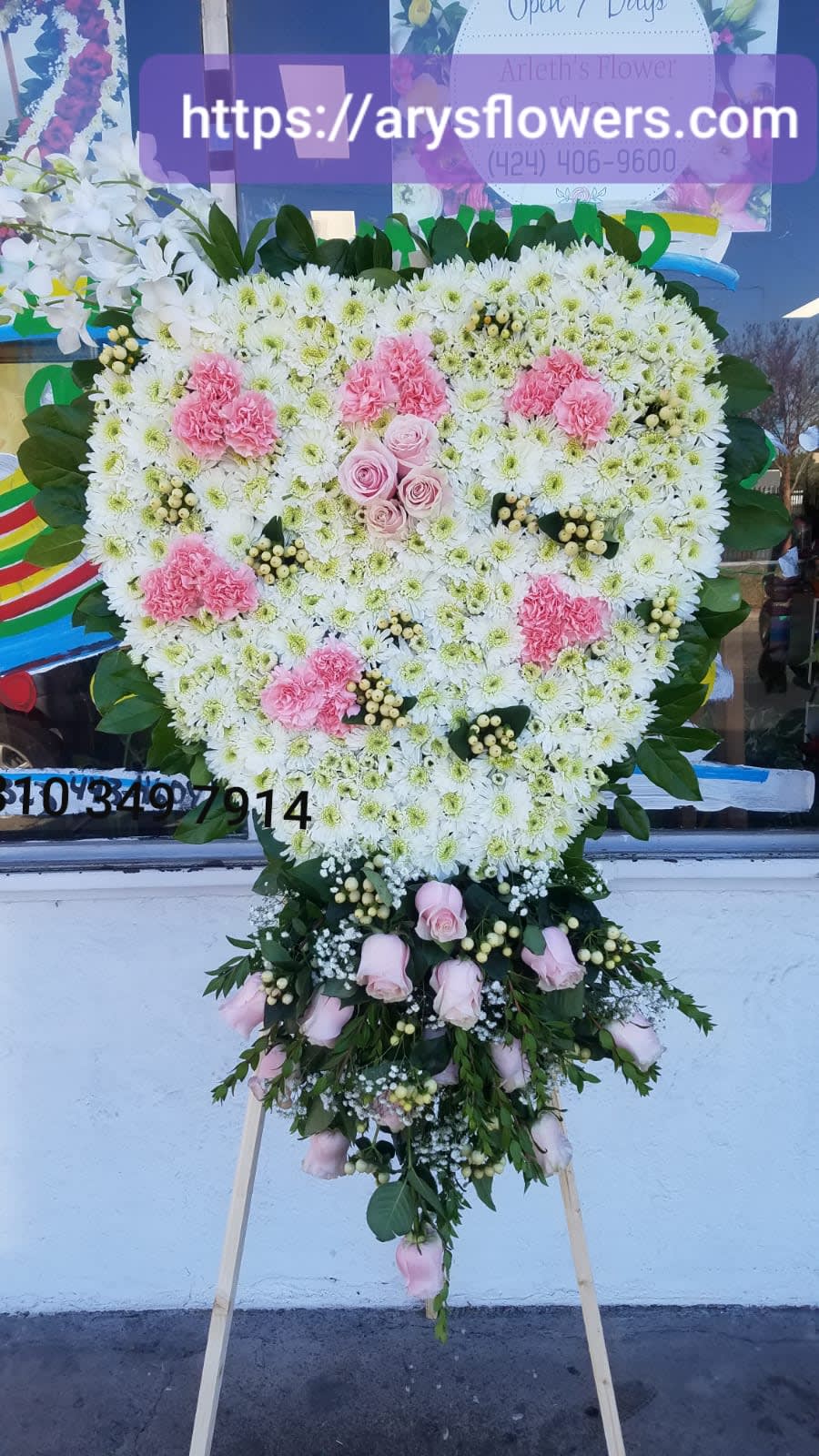 Pink&amp;white Full Heart  - Full Heart Designed with Light pink Roses and white Cushions 