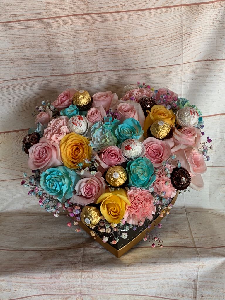 Mixed Roses with Chocolate  - Mix Rose's With Chocolate For Your Girl Friend 