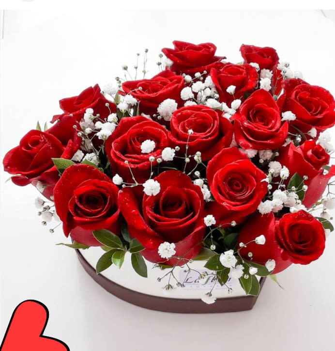 My Heart  - 16 Red Roses  &amp; Baby's breath in white Box 