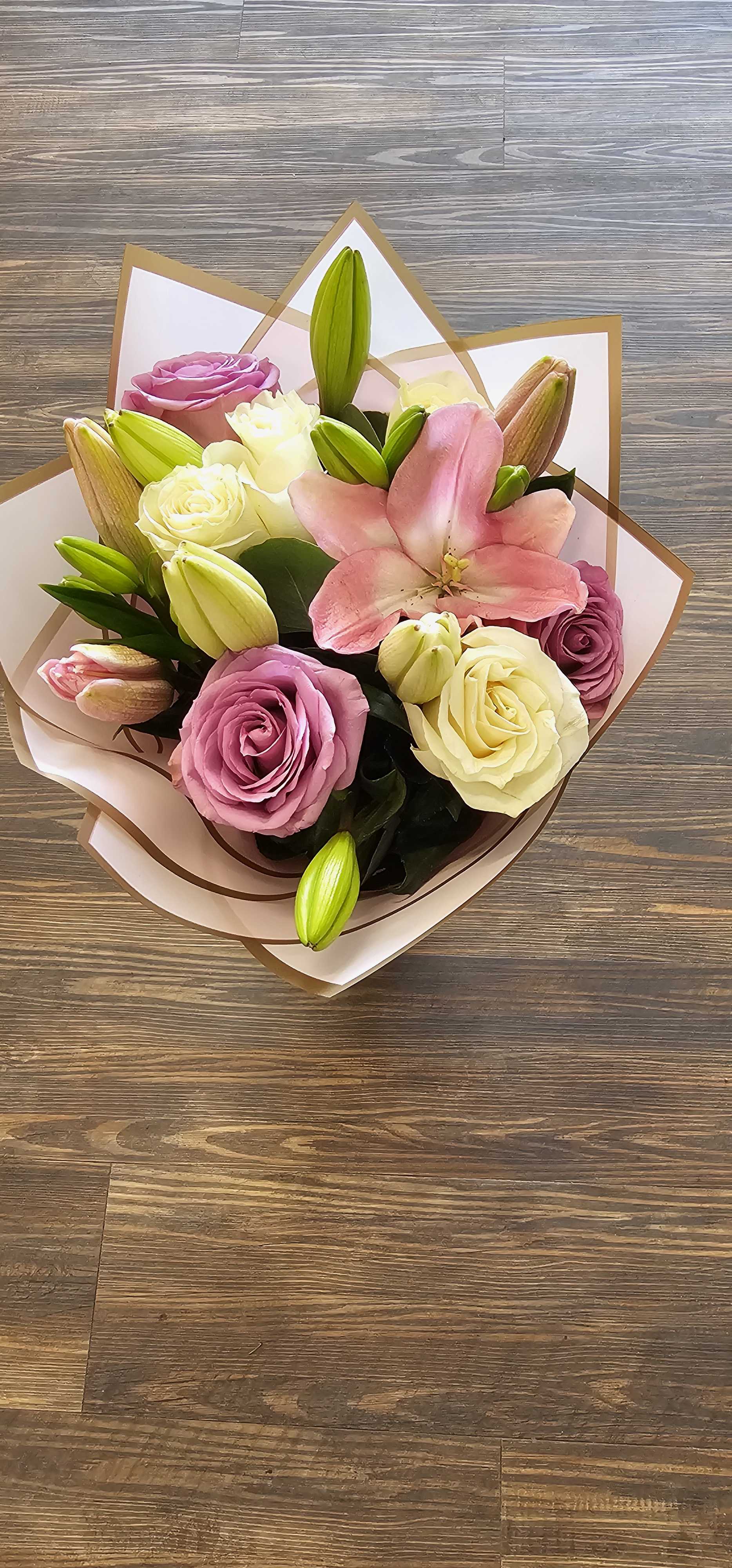 Pale Pink Bouquet  - With a soft touch of colors to brighten your love one's day