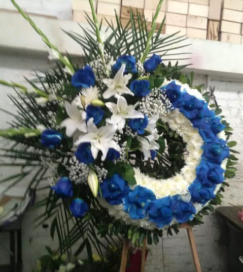 Blue &amp; White Wreath - Blue &amp; White Wreath