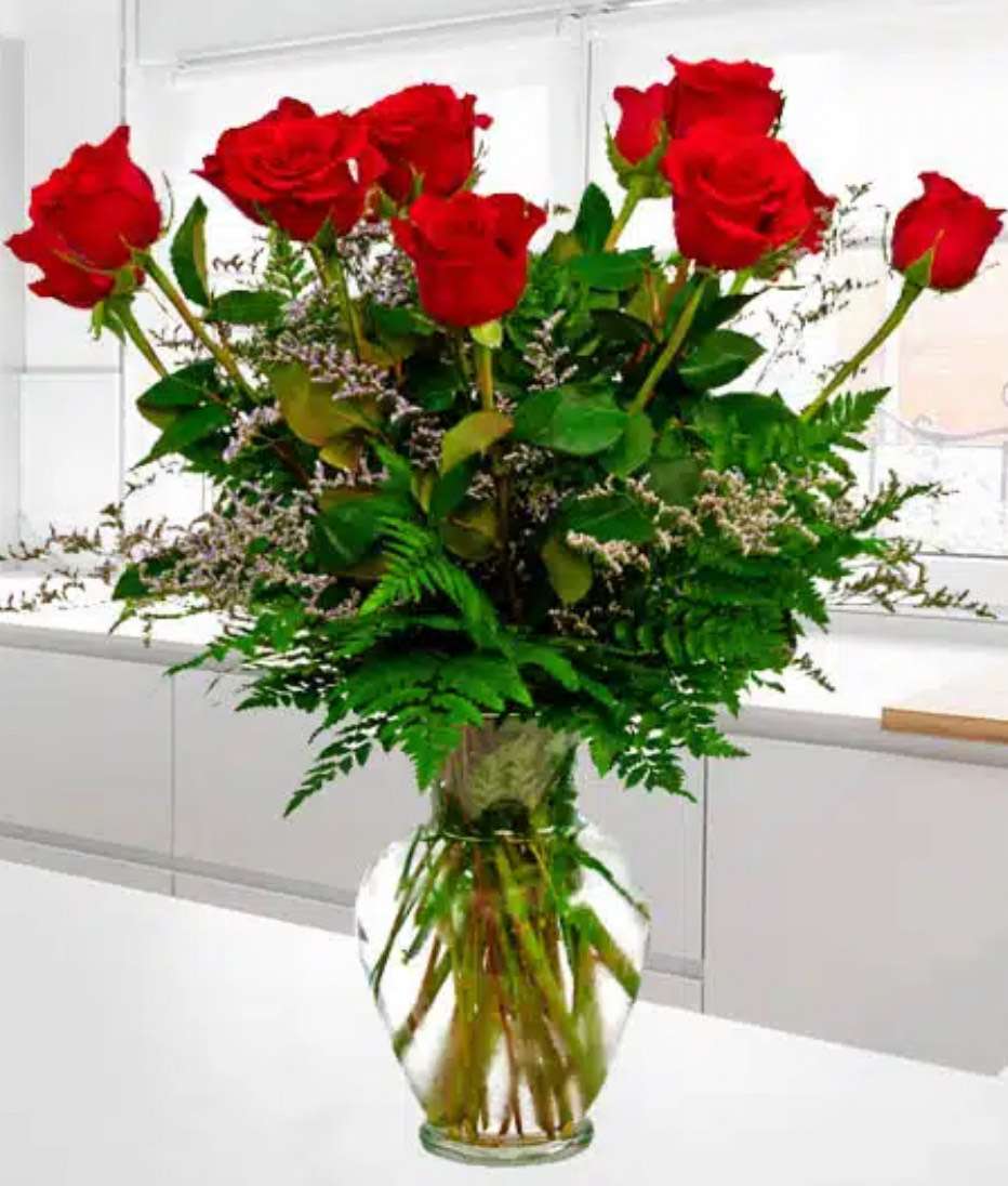 Bouquet of red roses in a clear glass vase