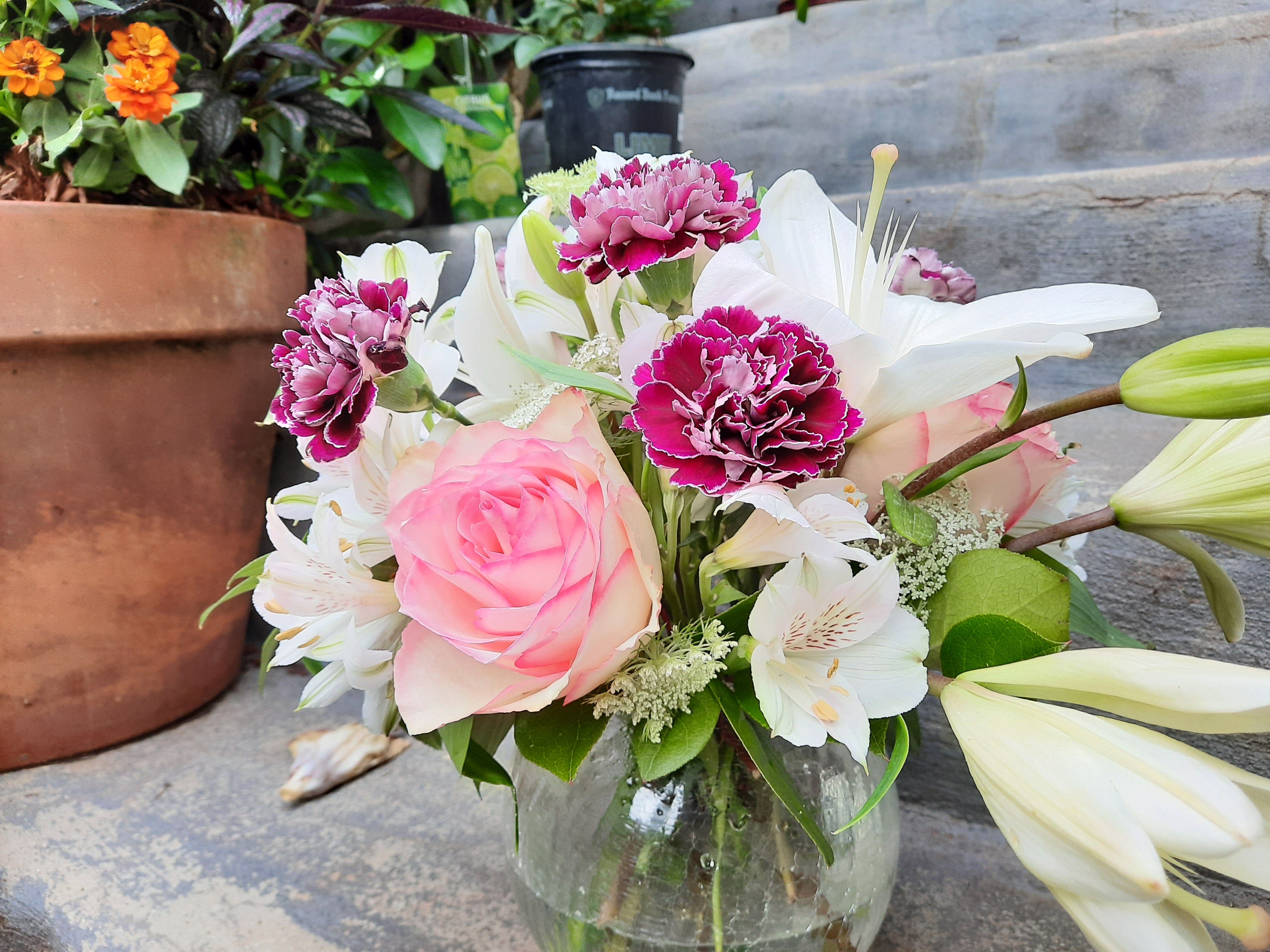 Pink rose and white lily bouquet in a glass vase