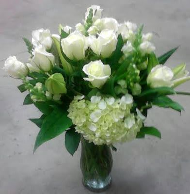 White roses and hydrangea in a glass vase