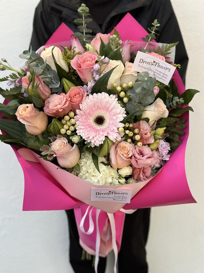 Pink and cream rose bouquet with a pale pink gerbera daisy
