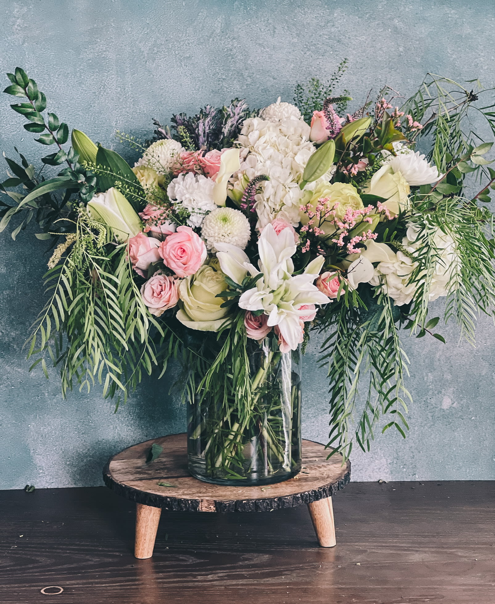 Large pastel bouquet in a glass vase with pink and white flowers