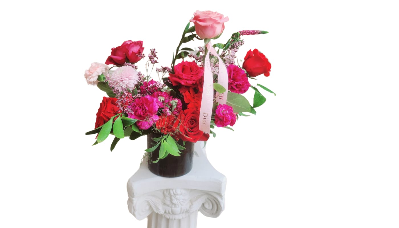 Bouquet of red and pink roses in a dark vase